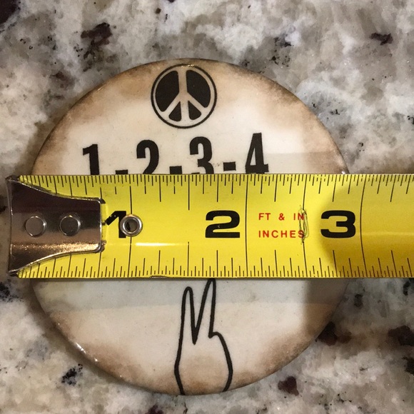 Vintage 60’s Vietnam Era Protest War Button - Picture 4 of 4